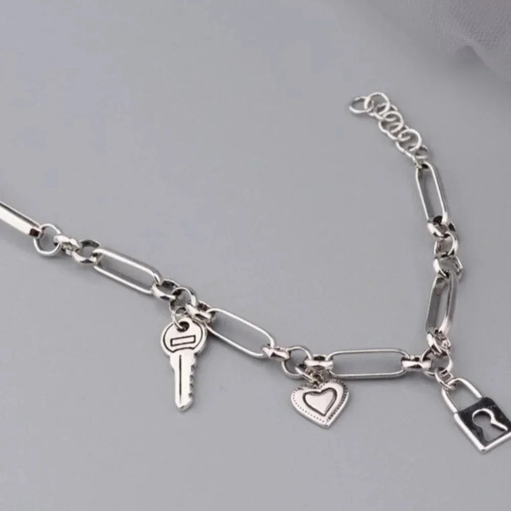 925 Sterling Silver Minimalist Lock Key Heart Chain Link Bracelet - Picture 2 of 5